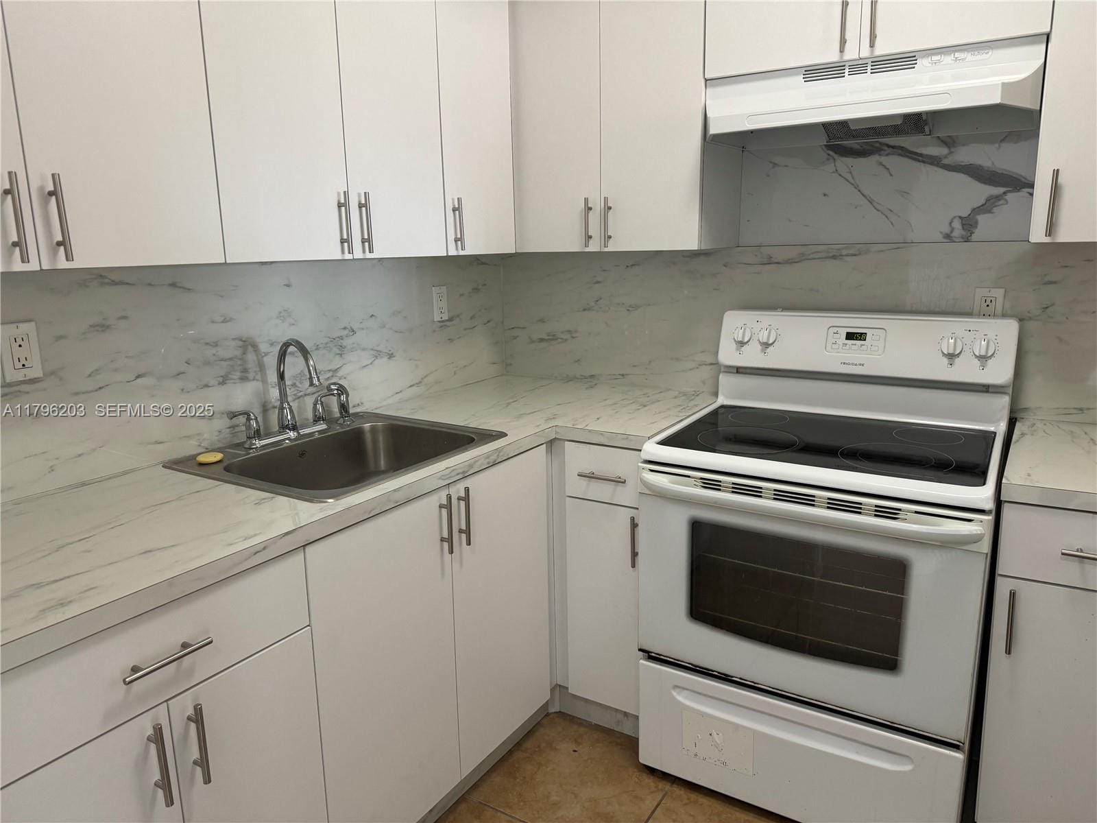 525 W 69th Street 212, Hialeah, FL 33014