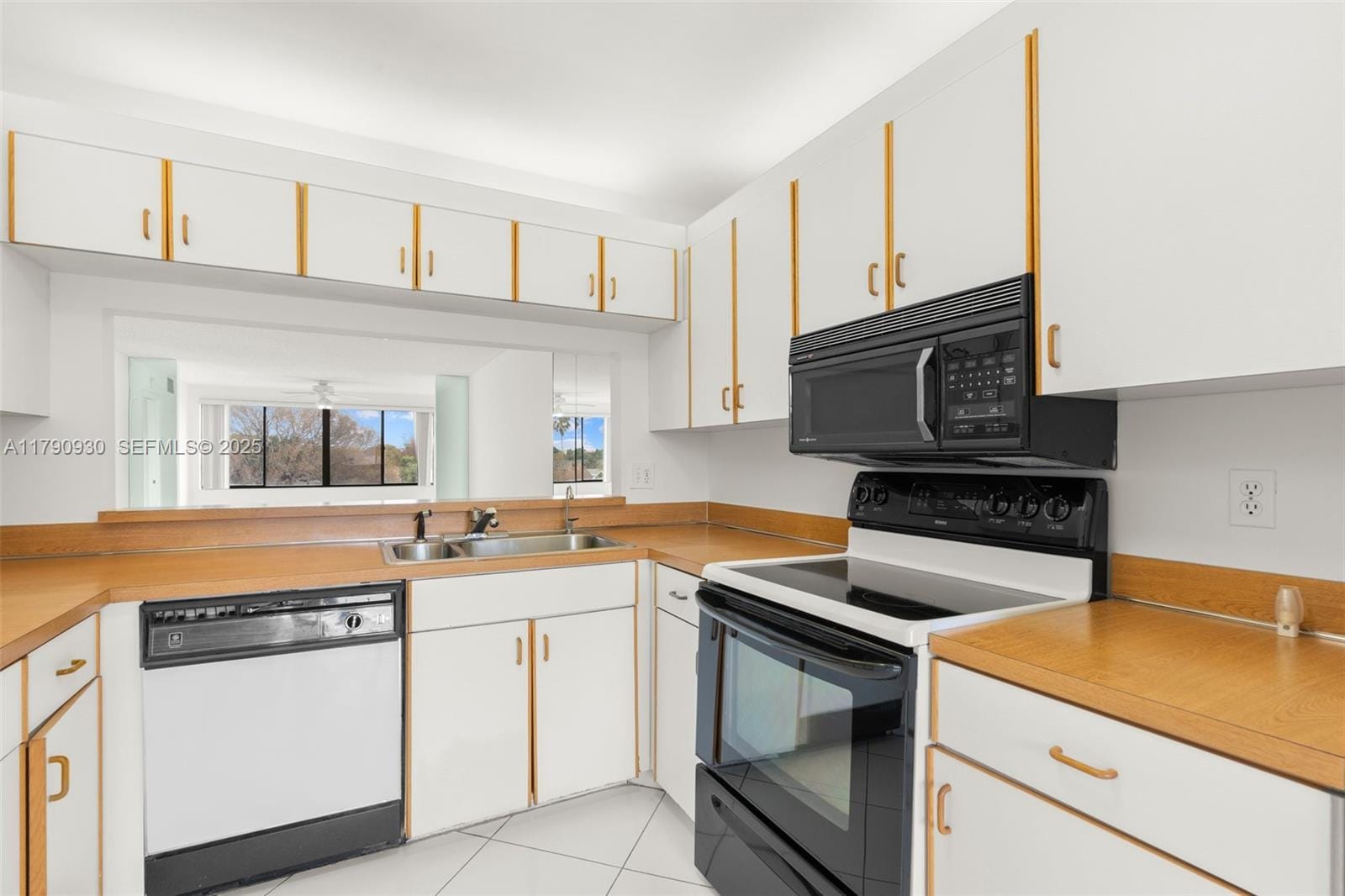 9585 N Belfort Circle 308, Tamarac, FL 33321 photo 14