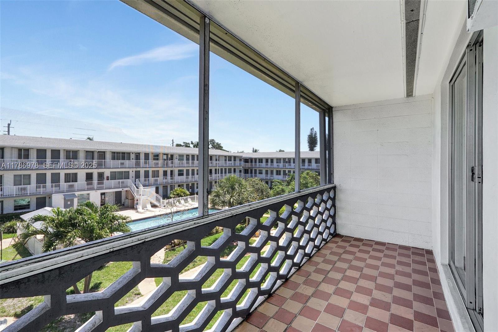 15610 NE 6th Avenue 34D, Miami, FL 33162 photo 2