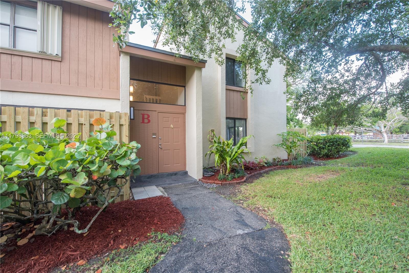 10945 SW 113th Place 1B — photo 2