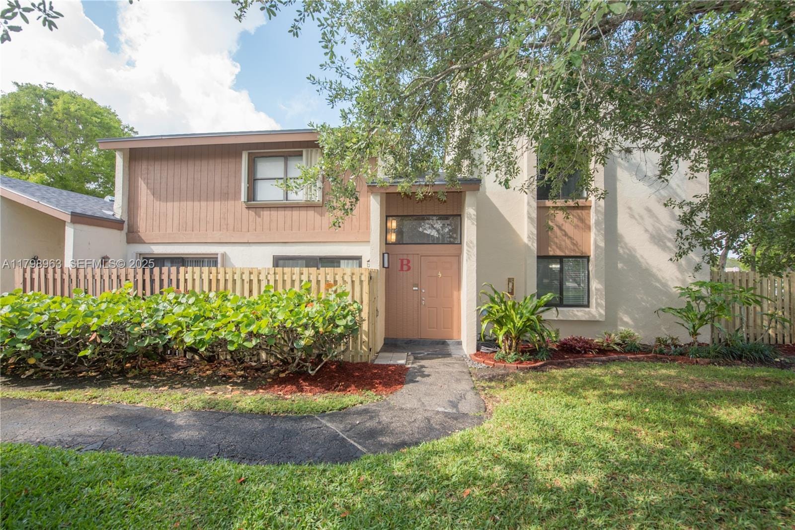 10945 SW 113th Place 1B — photo 4