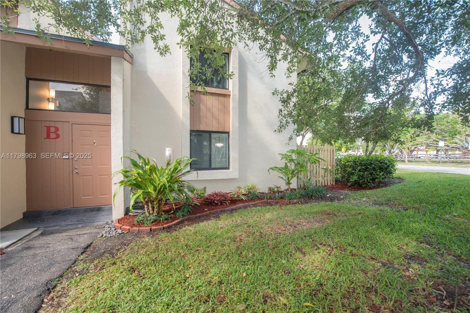 10945 SW 113th Place 1B — photo 5