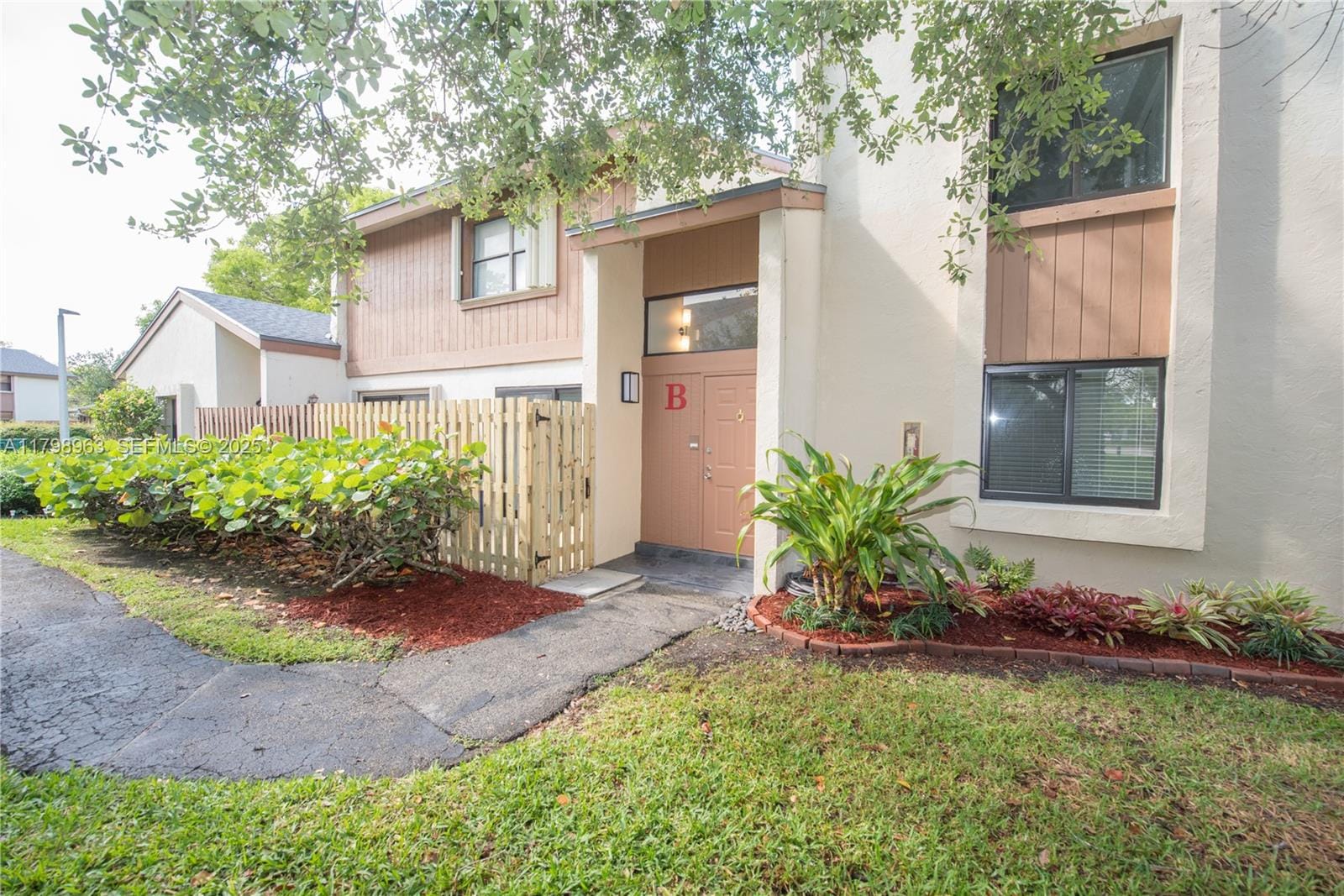 10945 SW 113th Place 1B — photo 6