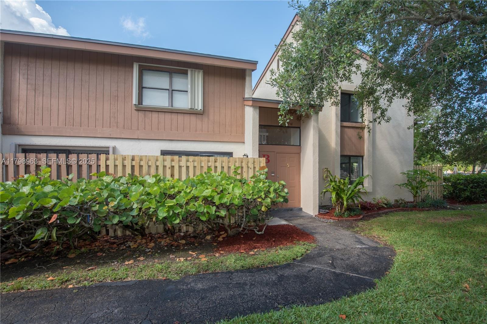 10945 SW 113th Place 1B — photo 7