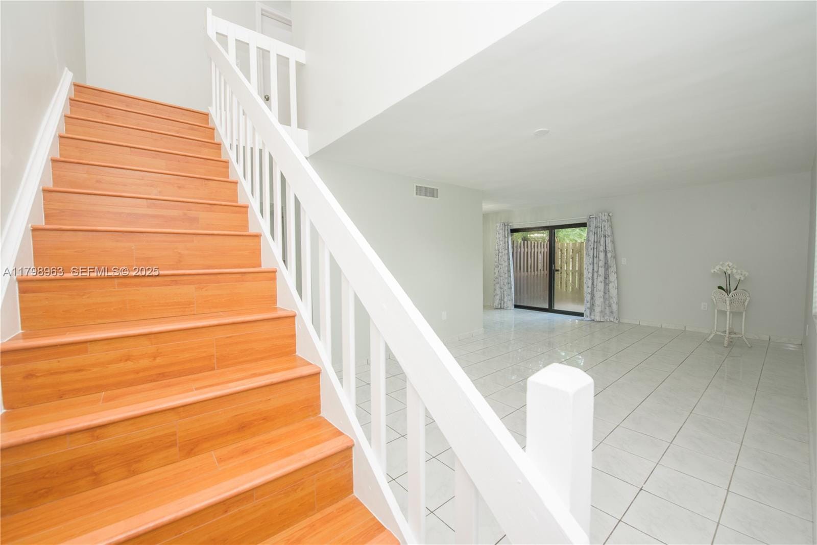 10945 SW 113th Place 1B — photo 9