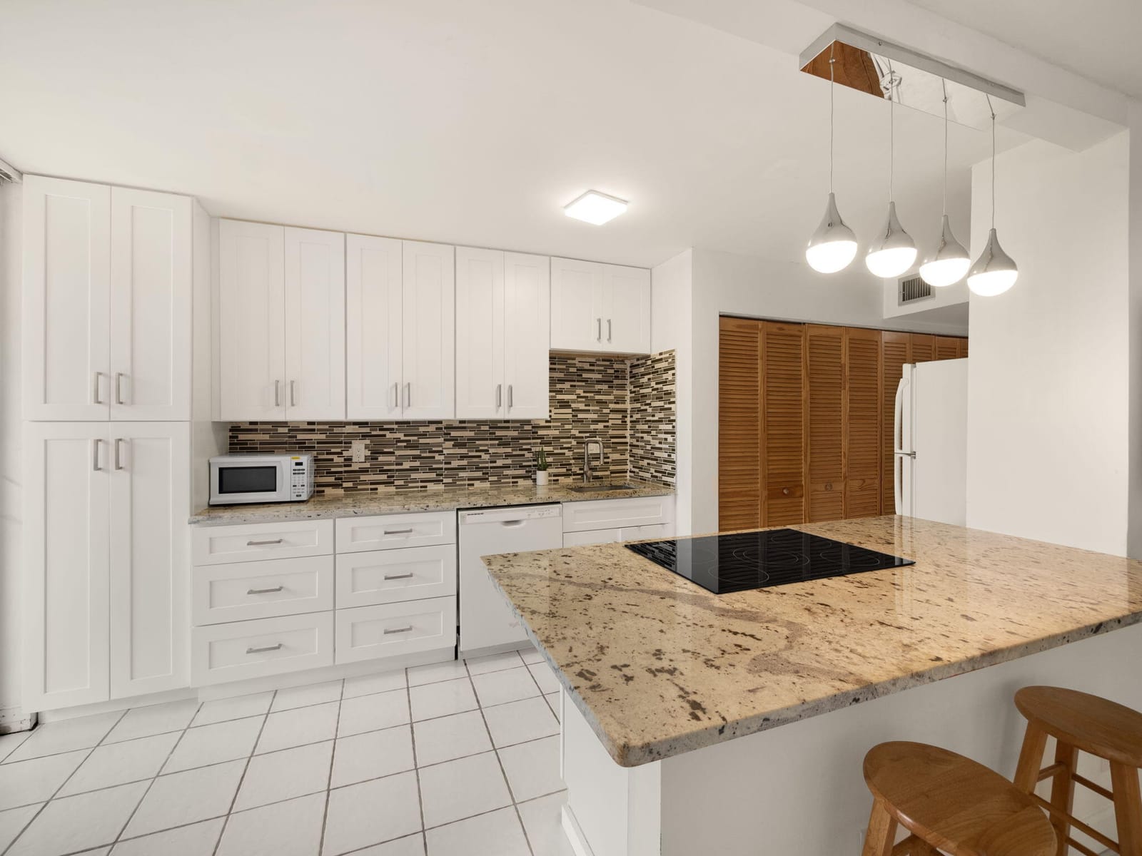 3550 Blue Lake Drive 402 — photo 8