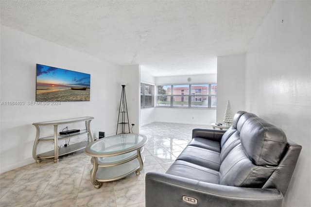 9540 Sunrise Lakes Boulevard 103, Sunrise, FL 33322