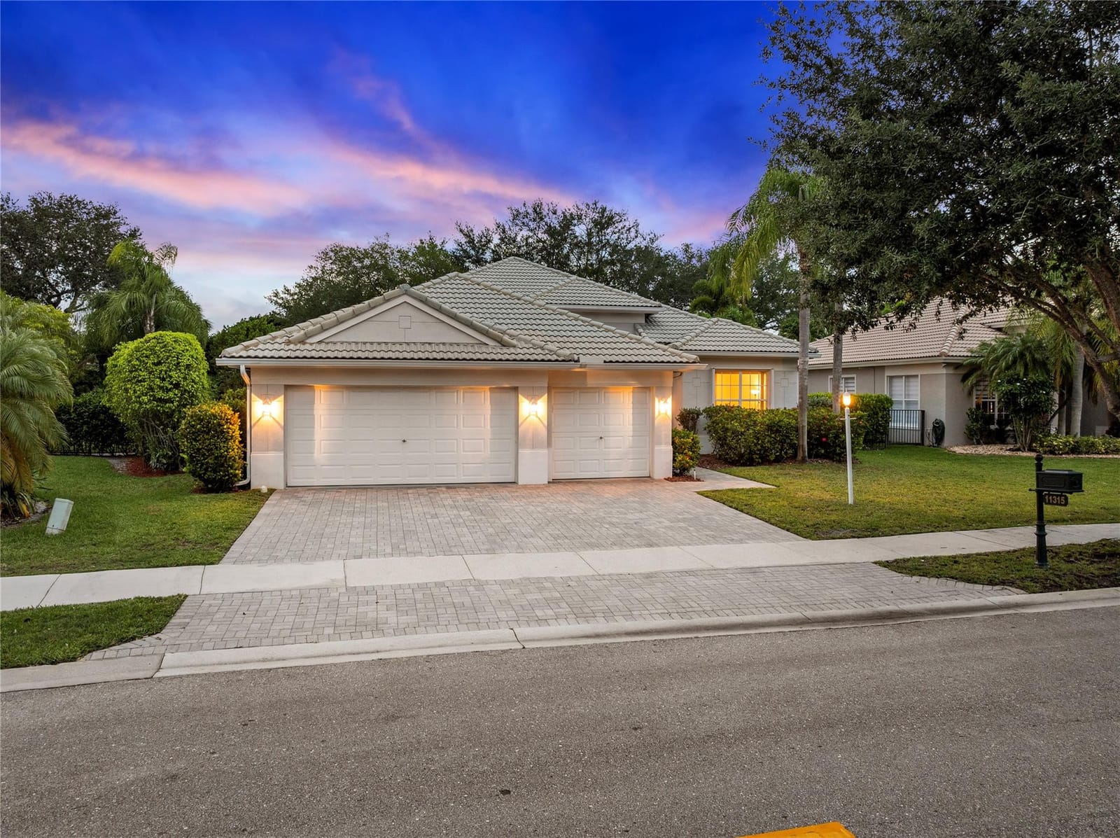 4 bedroom home for sale at 11315 71st, Parkland, FL 33076 — $799,900