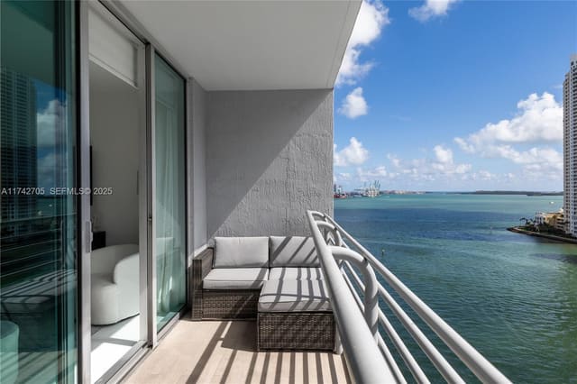 325 S Biscayne Boulevard 1415, Miami, FL 33131