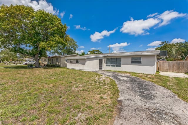 5810 SW 54th Avenue, sold in Silver Lake, Davie, FL
