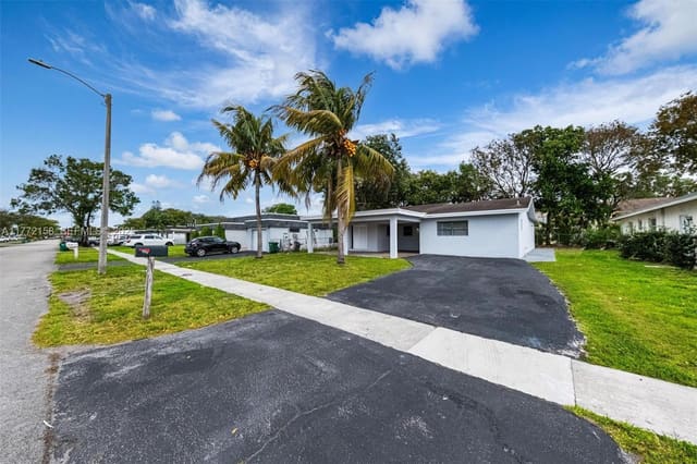 6941 NW 84th Street, sold in Sunflower, Tamarac, FL