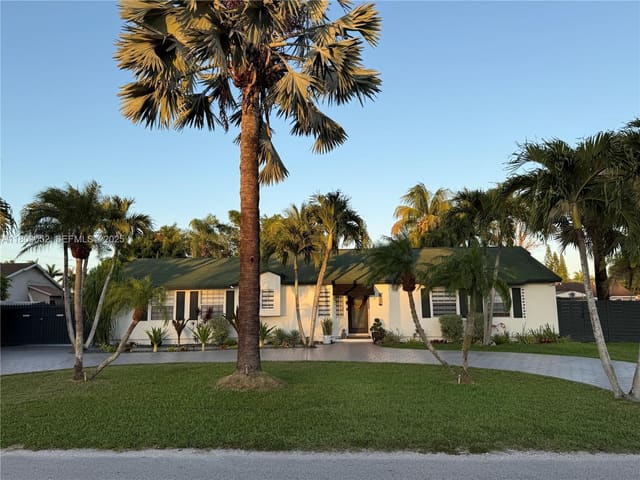 15223 SW 152nd Avenue, sold in Kings Grant East, Miami, FL