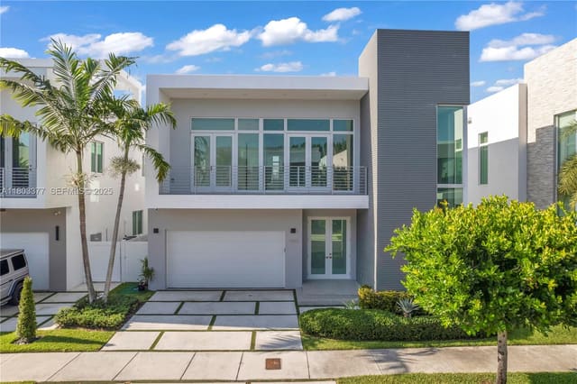 10553 NW 67th Terrace, sold in Grand Floridian Estates, Doral, FL