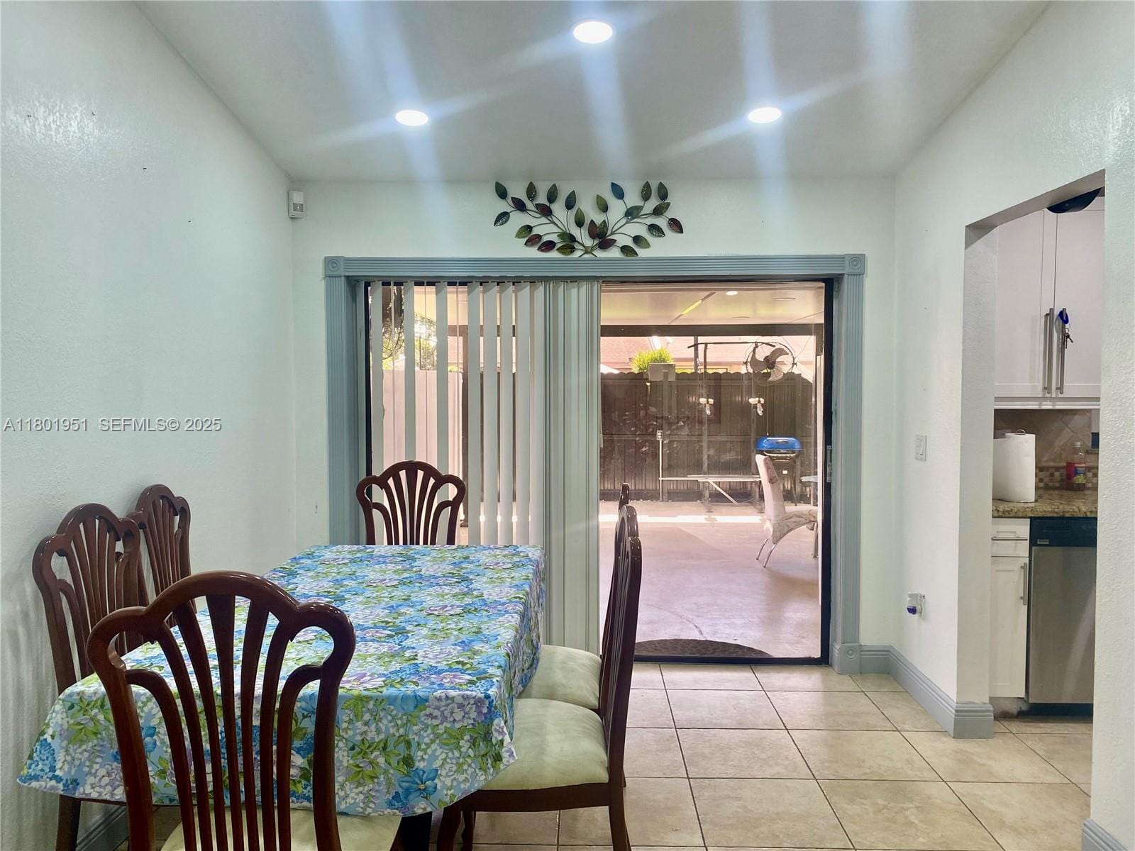 5017 SW 139th Place — photo 5