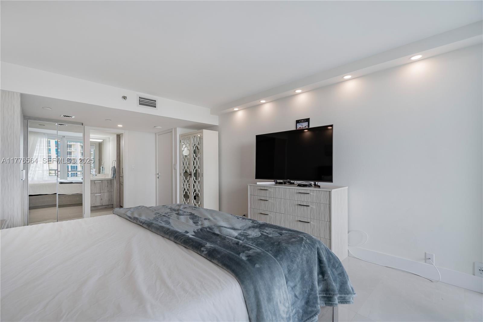 400 S Pointe Drive 702, Miami Beach, FL 33139 photo 18