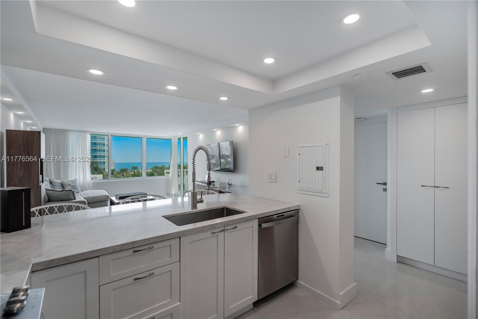 400 S Pointe Drive 702 — photo 6