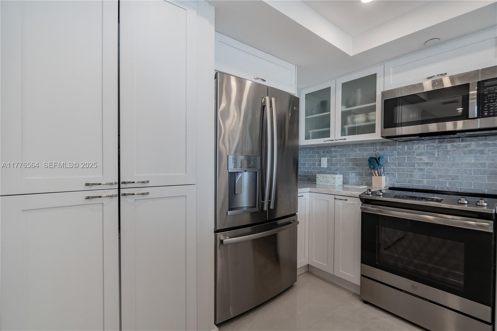 400 S Pointe Drive 702 — photo 7