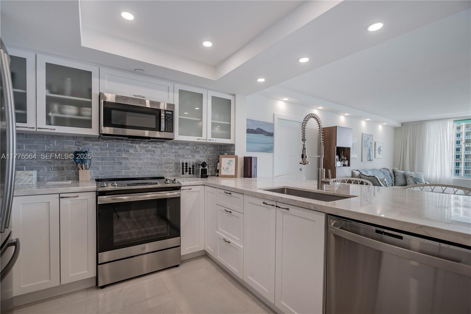 400 S Pointe Drive 702 — photo 9