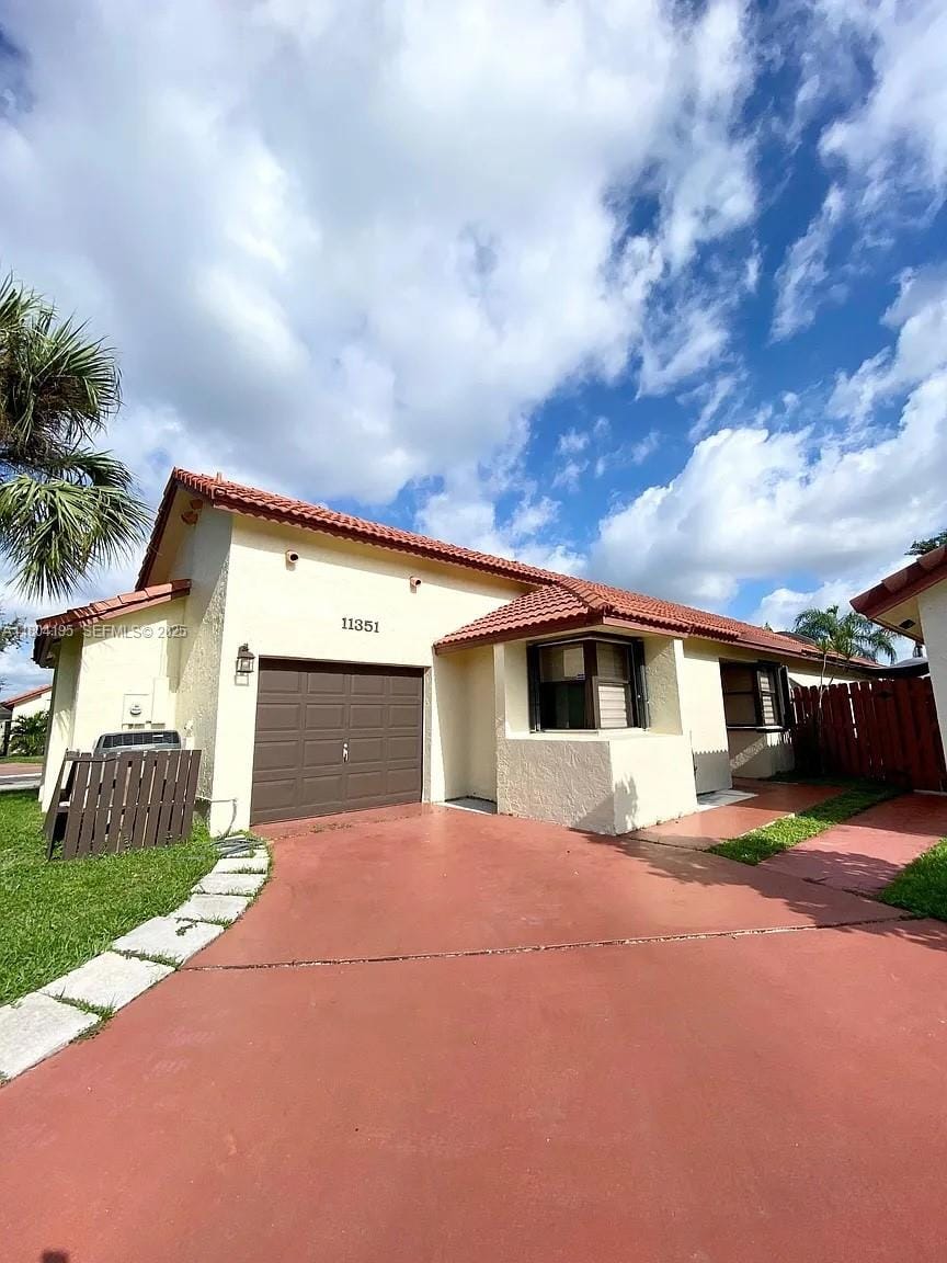 11351 SW 8th Place, Pembroke Pines, FL 33025