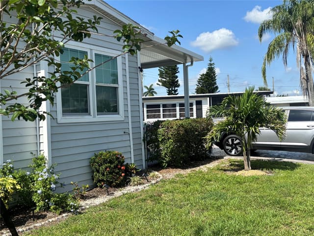 8600 SW 18th Court, Davie, FL 33324