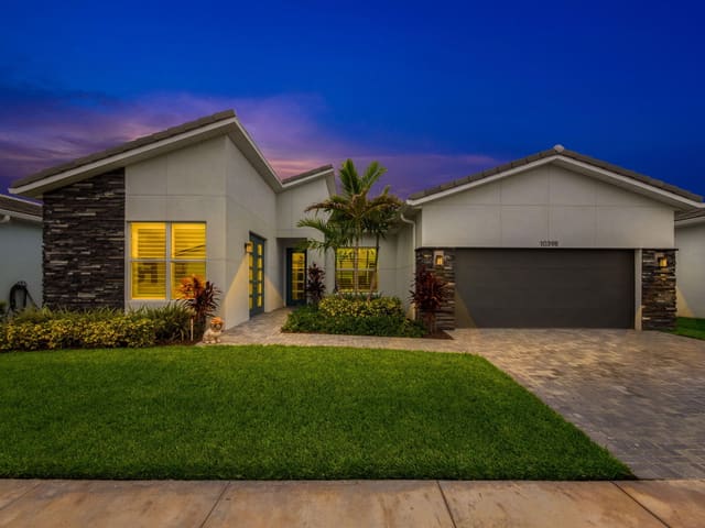 10398 SW Aquila Way, Port St. Lucie, FL 34987