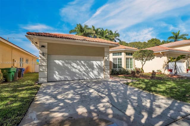 3030 SW 142nd Avenue, sold in Pod 13 At Monarch Lakes, Miramar, FL