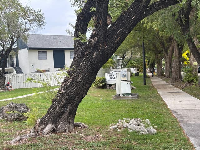 15428 SW 85th Lane 159, sold in Olympian Gdn Condo, Miami, FL