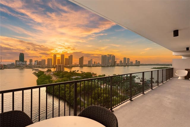 1000 Venetian Way 1304, sold in One Thousand Venetian Way, Miami, FL