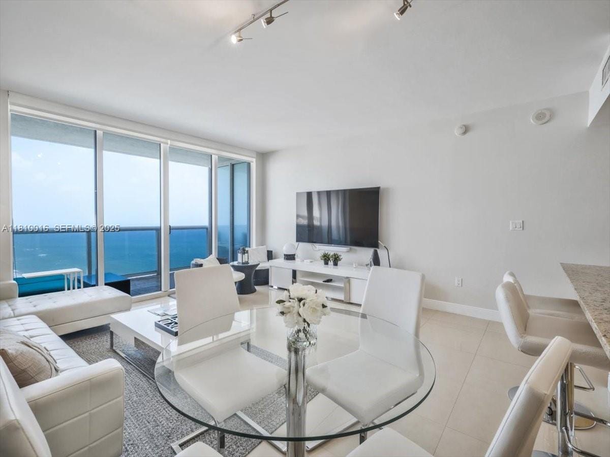1830 S Ocean Drive 5009 — photo 2