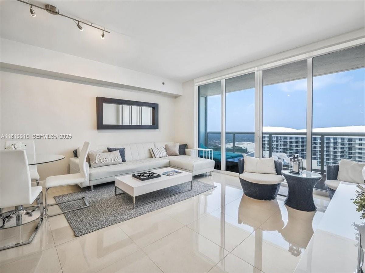 1830 S Ocean Drive 5009 — photo 4