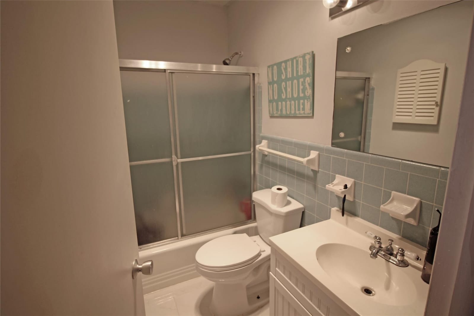 2001 NE 38th Street 10 — photo 2