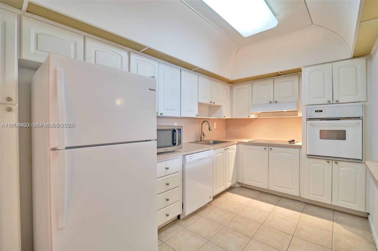19390 Collins Avenue 217 — photo 7