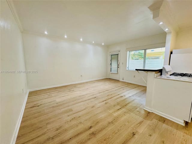 65 Washington Avenue 3, Miami Beach, FL 33139