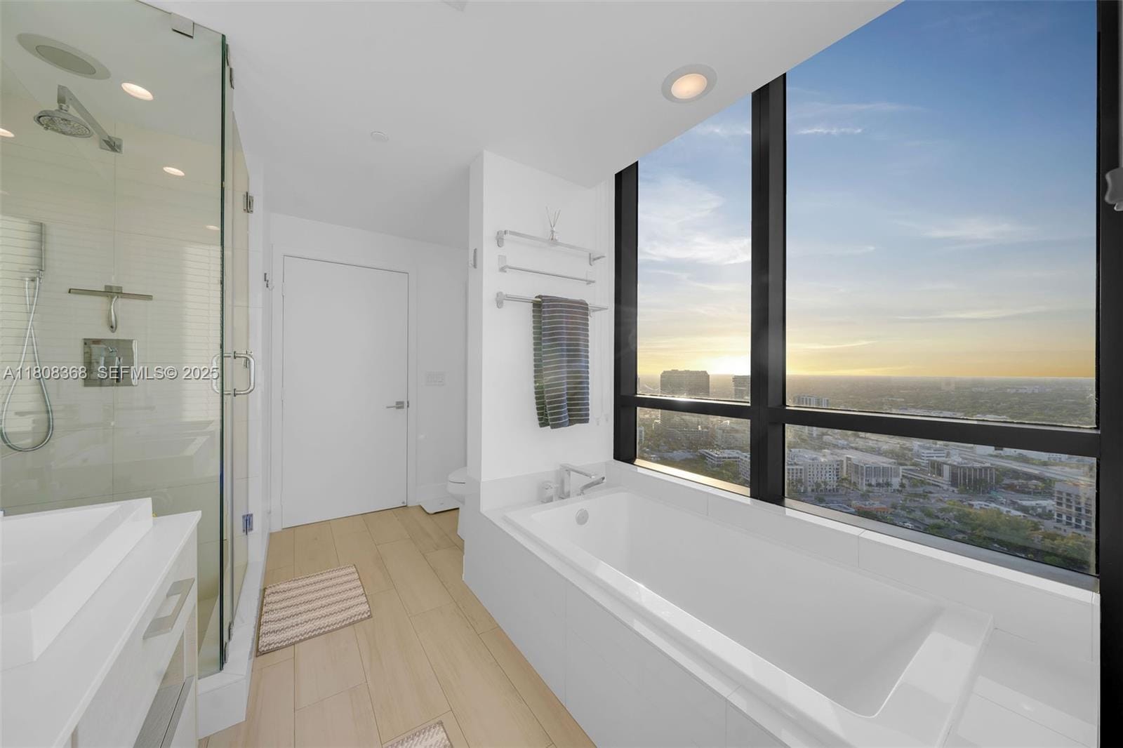 650 NE 32nd Street 3708, Miami, FL 33137 photo 19