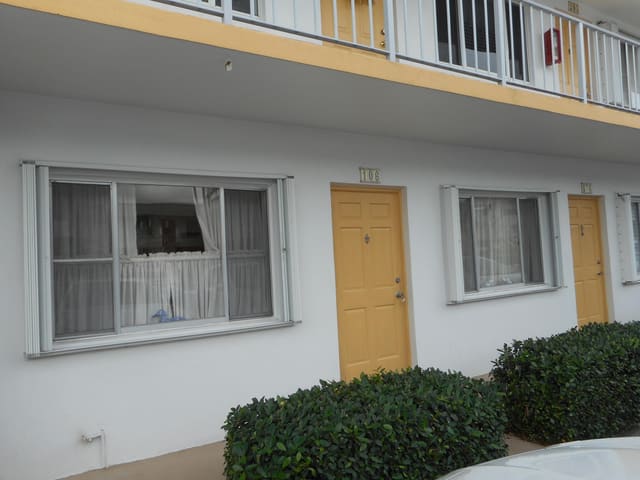 3322 Cynthia Lane 106, Murry Hills Apt, Lake Worth Beach, FL