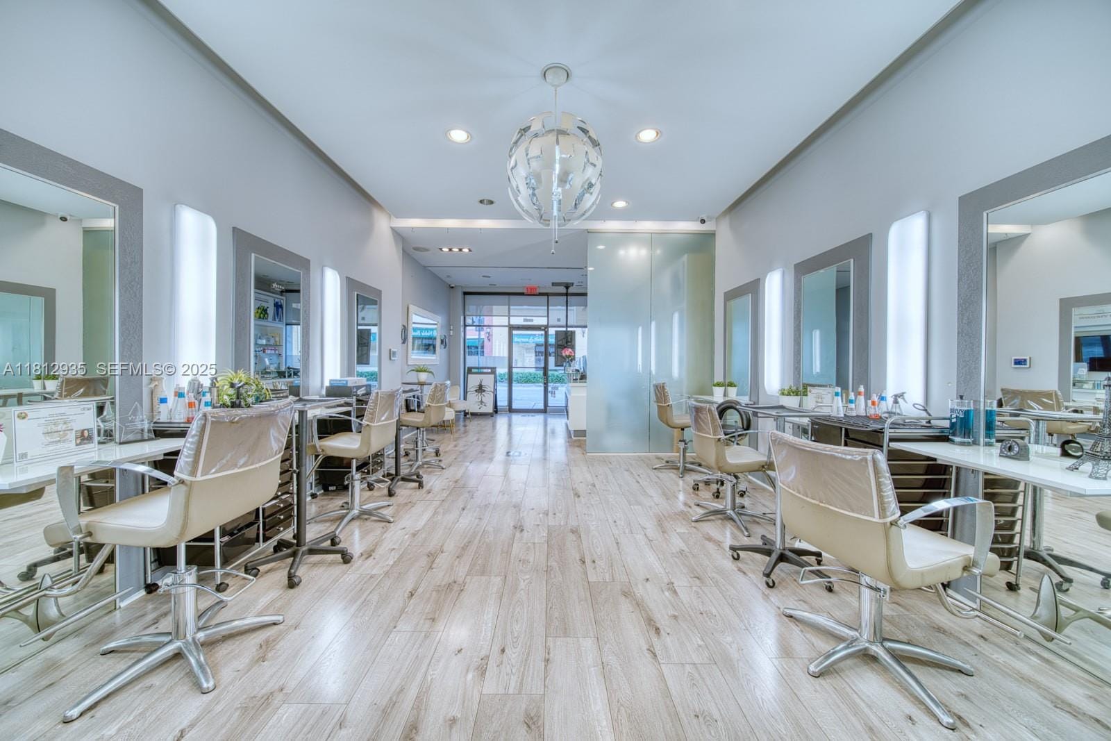 Full Service Full Service Beauty Salon On Sunset Dr & 57th Avenue — photo 4
