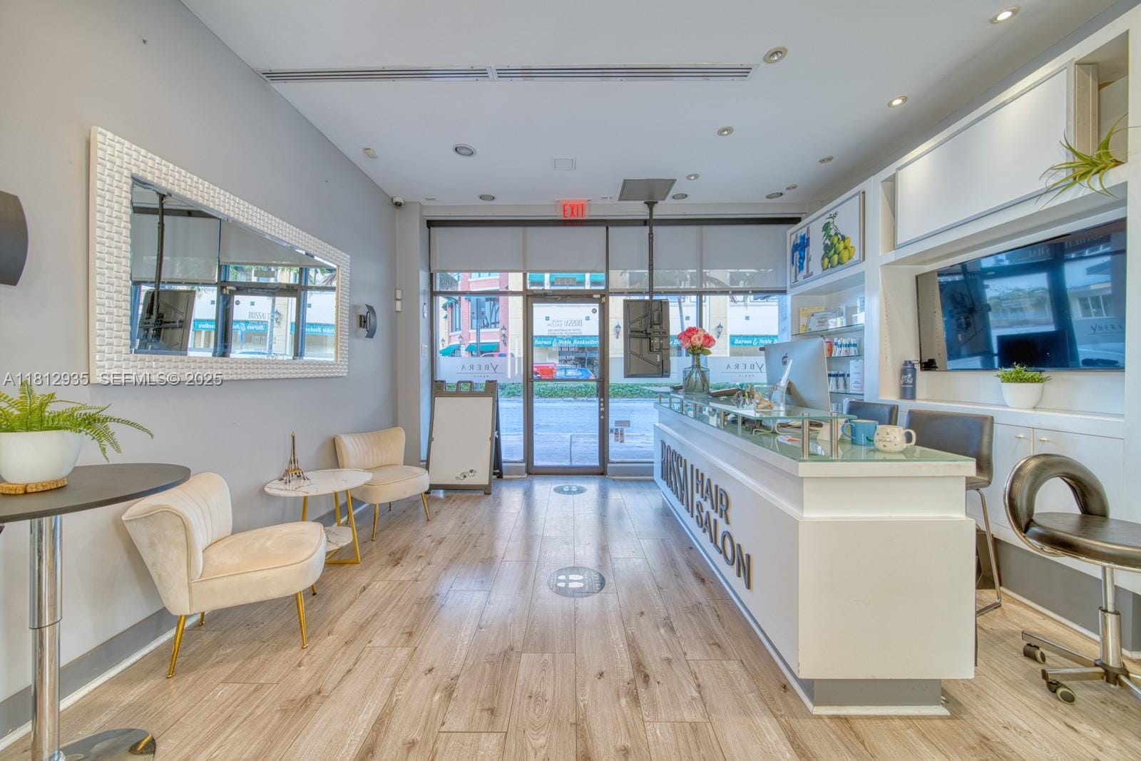 Full Service Full Service Beauty Salon On Sunset Dr & 57th Avenue — photo 8