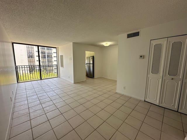 16919 N Bay Road 617, Sunny Isles Beach, FL 33160