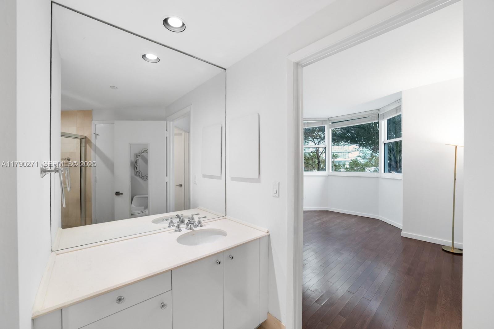 300 S Pointe Drive 405, Miami Beach, FL 33139 photo 17