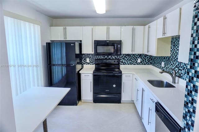 805 NW 108th Terrace 7L5, Pembroke Pines, FL 33026