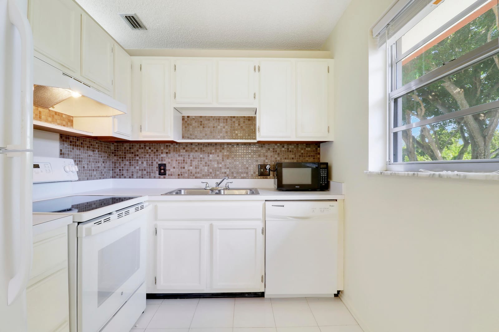 1225 NW 21st Street 10-1012 — photo 11