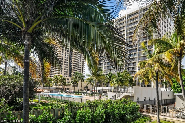 2625 Collins Avenue 1409, sold in Oceanfront Plaza Condo, Miami Beach, FL