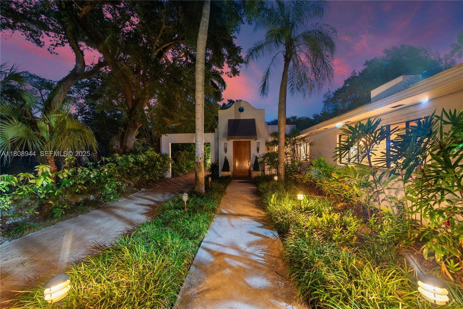 5465 Banyan Trail — photo 2