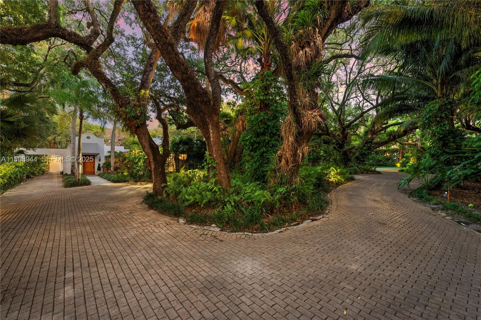5465 Banyan Trail — photo 5
