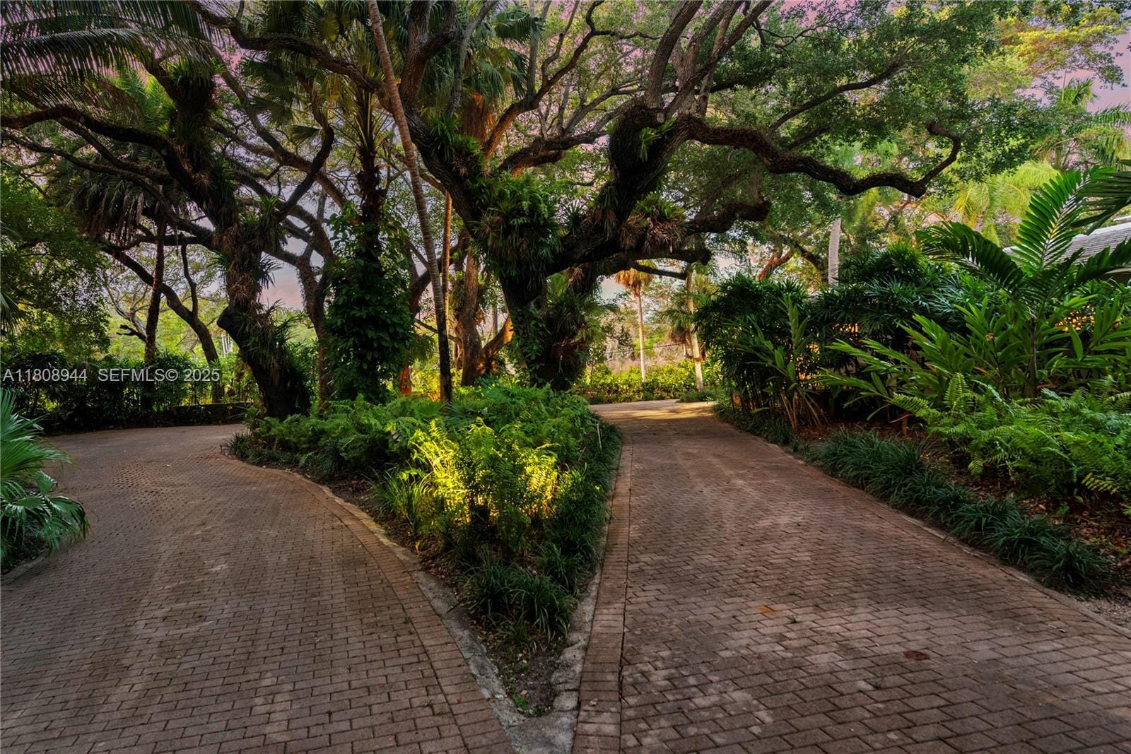 5465 Banyan Trail — photo 7