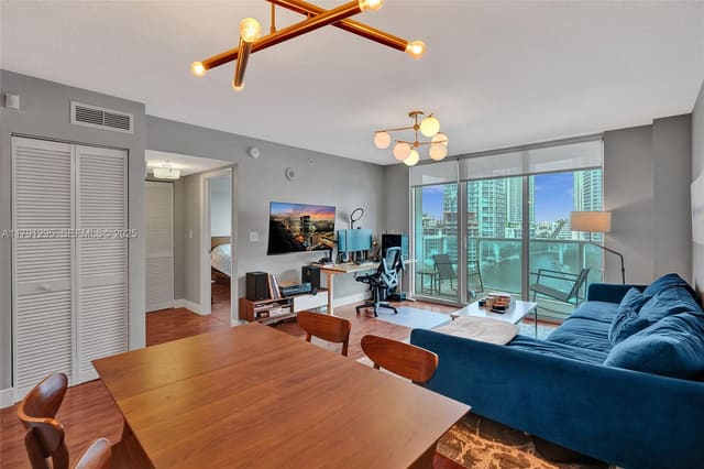 31 SE 5th Street 1505, Miami, FL 33131