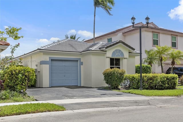 7572 NW 3rd Street, Plantation, FL 33317