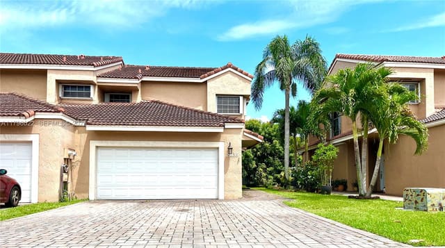 19135 NW 82nd Cir Court 23R, sold in Seville Place, Hialeah, FL