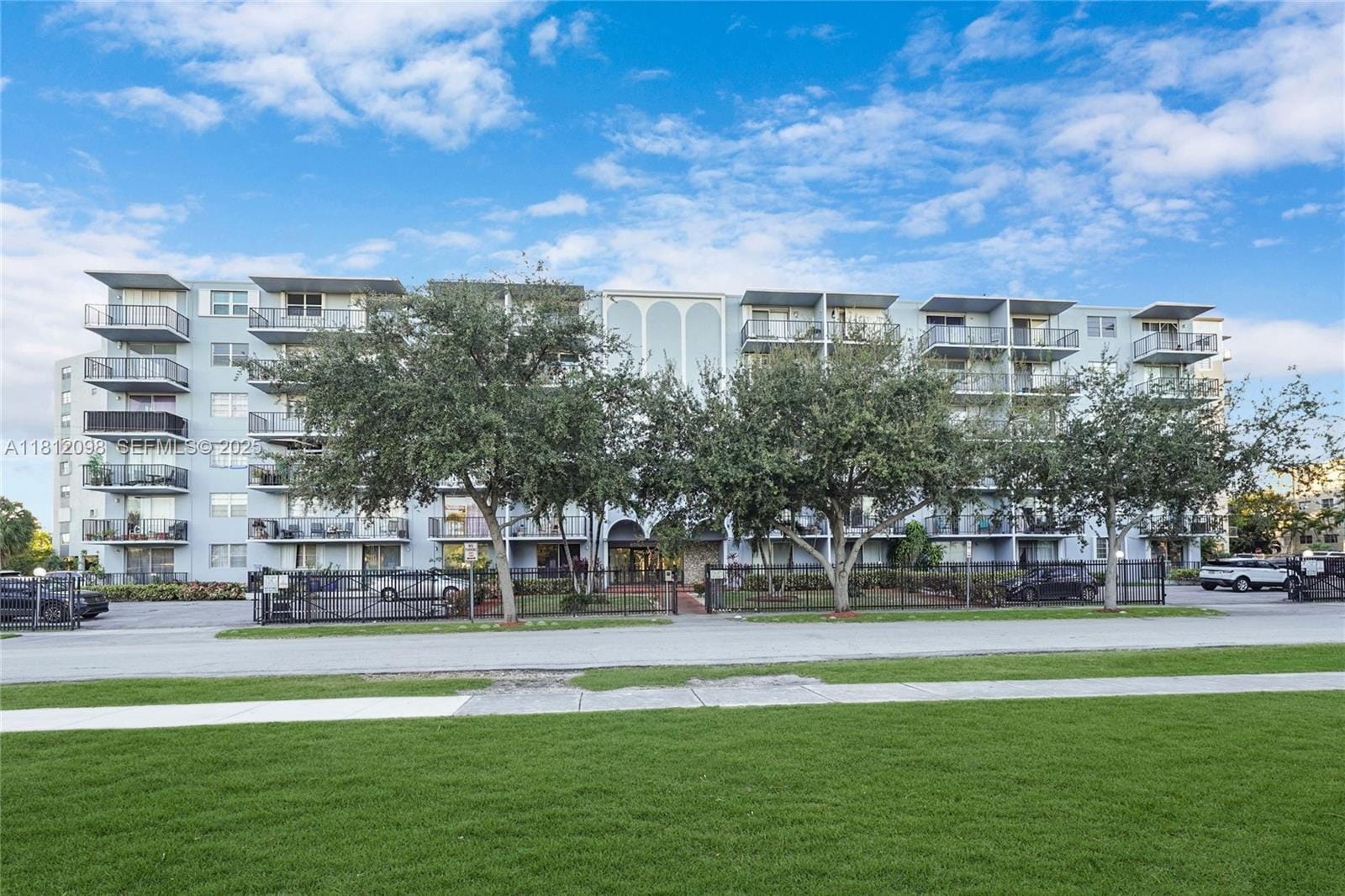 12500 NE 15th Avenue 402, North Miami, FL 33161 photo 2