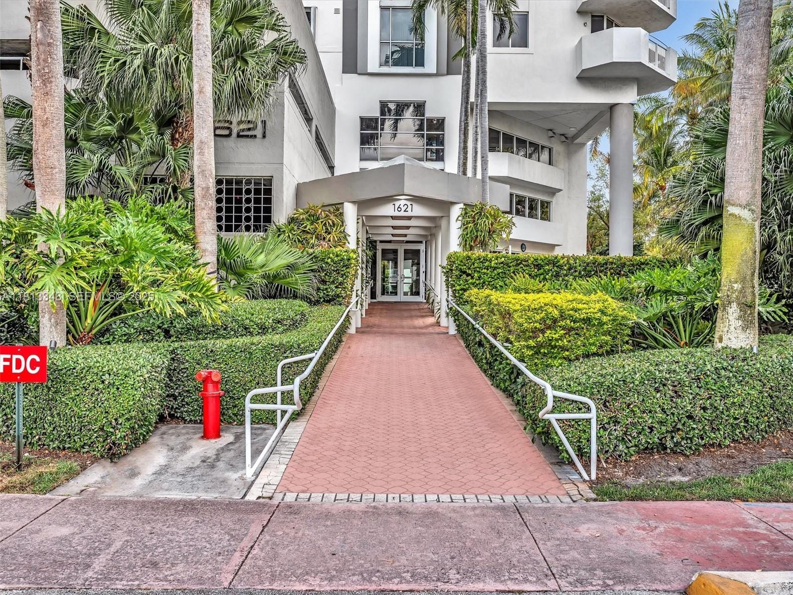 1621 Bay Road 406, Miami Beach, FL 33139 photo 15